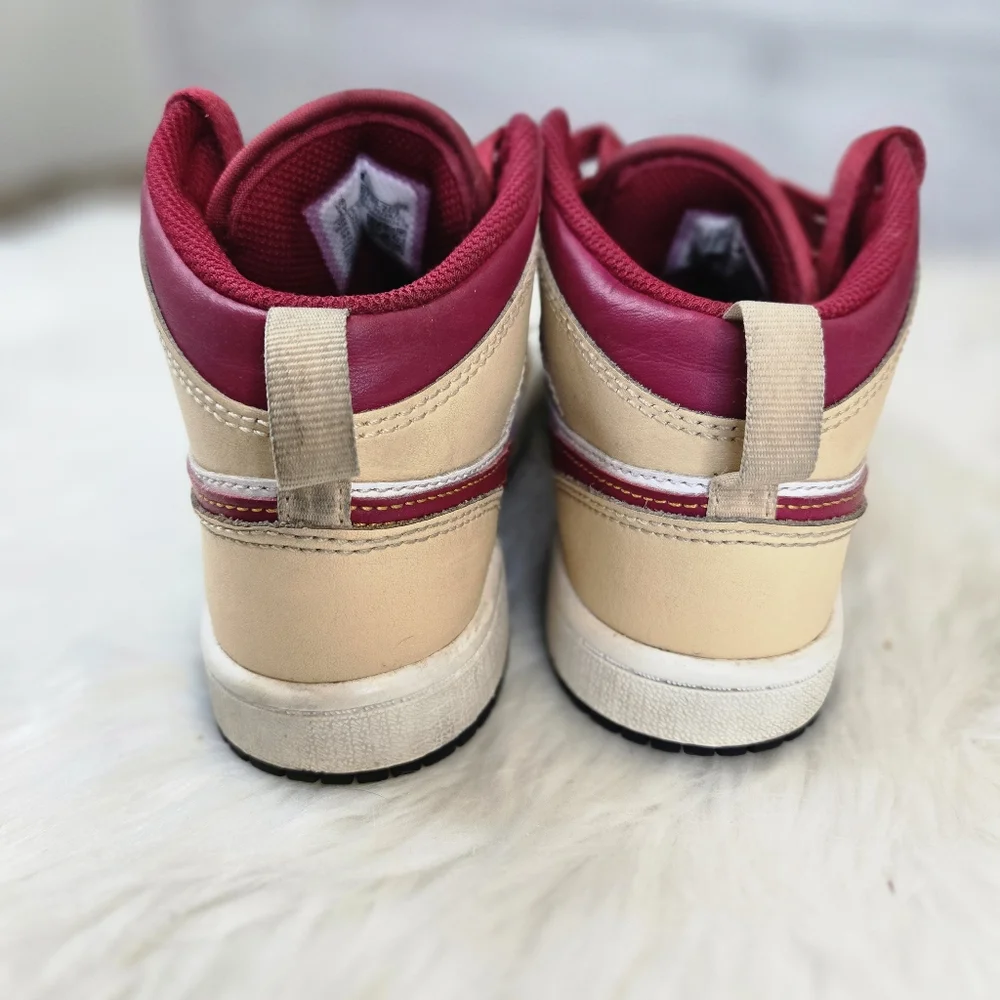 Nike Jordan 1 Mid Light Curry